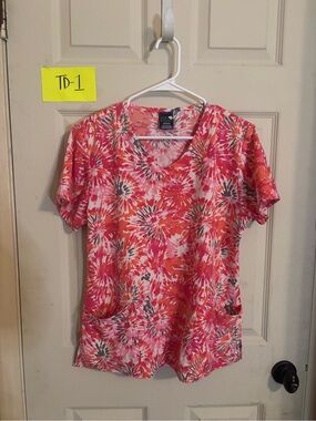 Zoe Chloe  Pink & Orange Floral V-Neck Short Sleeve Scrub Top